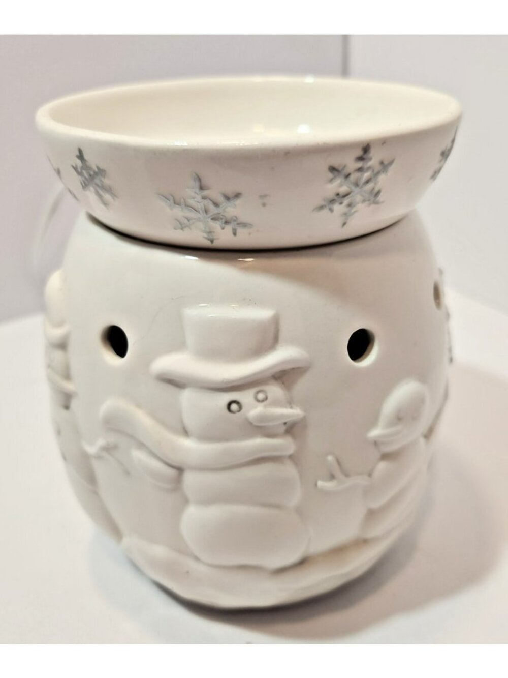 Scentsy Snow Day Snowman Full Size Warmer White Sculpted w/Snowflake Details